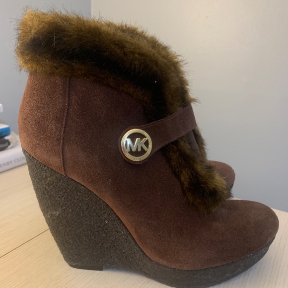 Michael Kors faux fur wedge booties - Picture 3 of 3